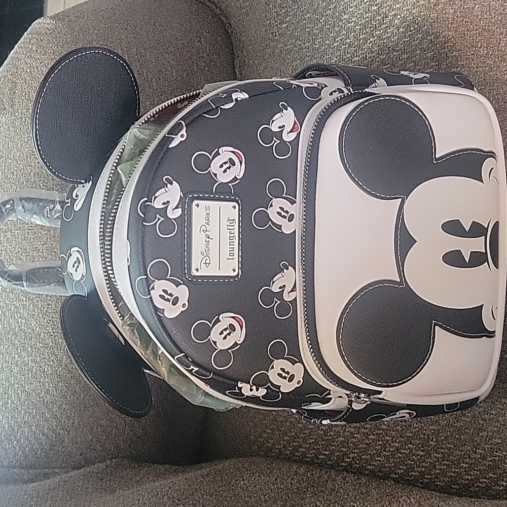 Disney Parks x LoungeFly Mickey Mouse Backpack NWT - Picture 2 of 8